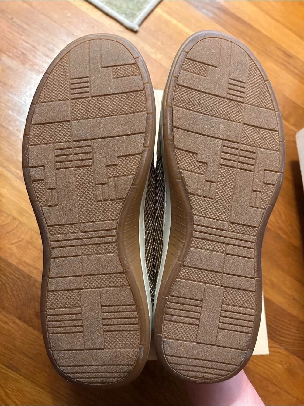 NWB Maui Island Men’s shoes size 10